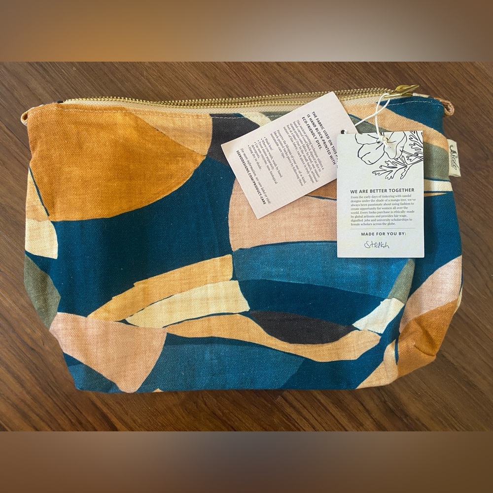 Carryall Cosmetic Bag in Obuvumu